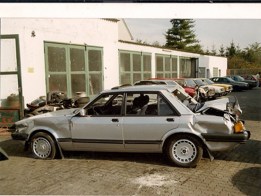 Ford Granada 2.8 Injection Logo photo - 1